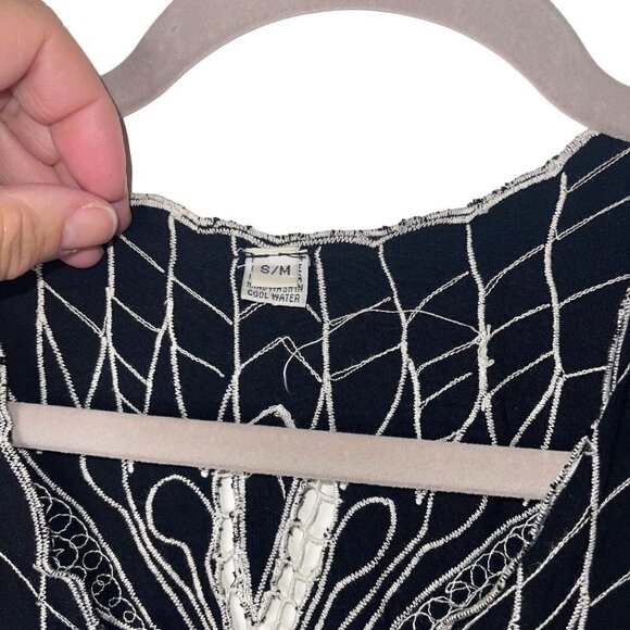 Vintage Womens Top Size Medium Black Embroidered Lace Butterfly V Neck - Picture 4 of 10